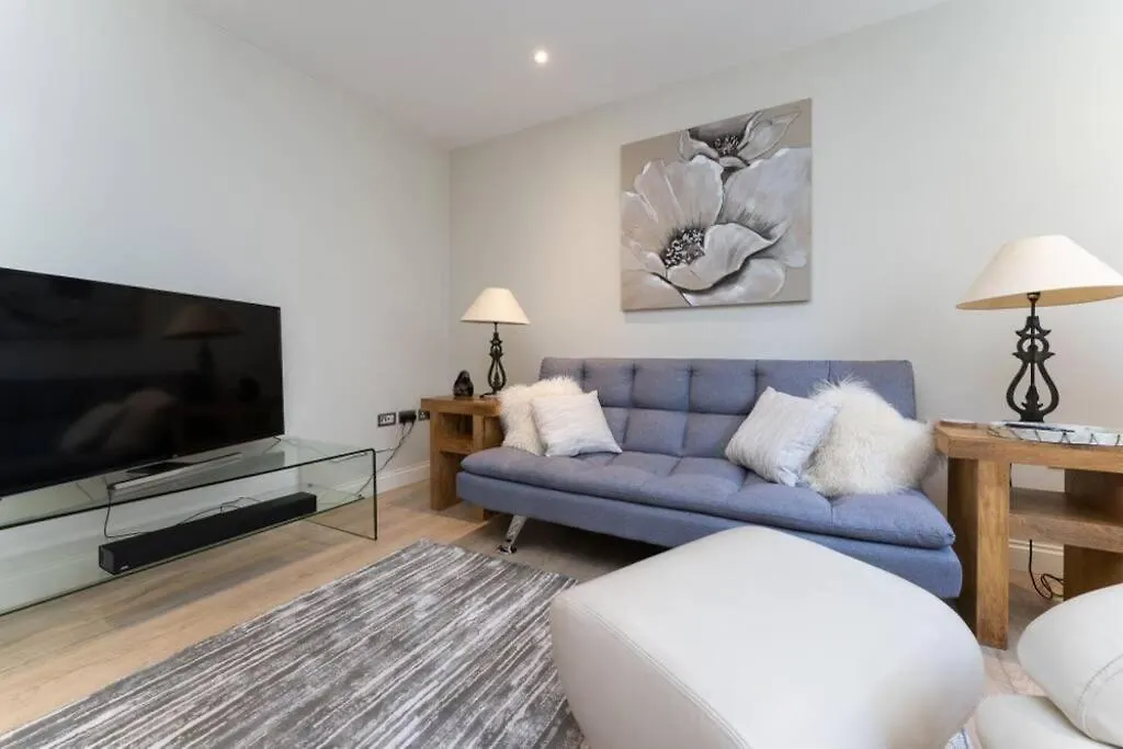 Spacious Apartment In The Heart Of Brighton