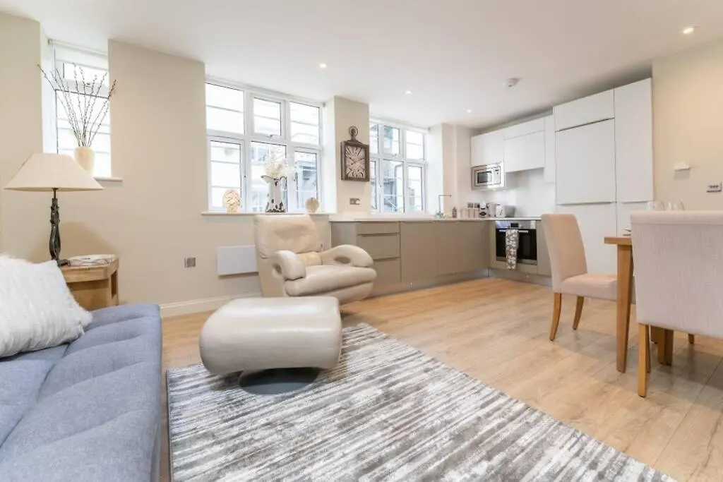 Spacious Apartment In The Heart Of Brighton
