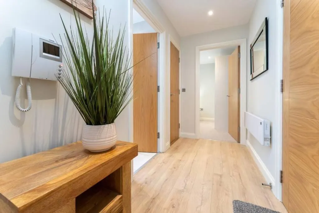 Spacious Apartment In The Heart Of Brighton