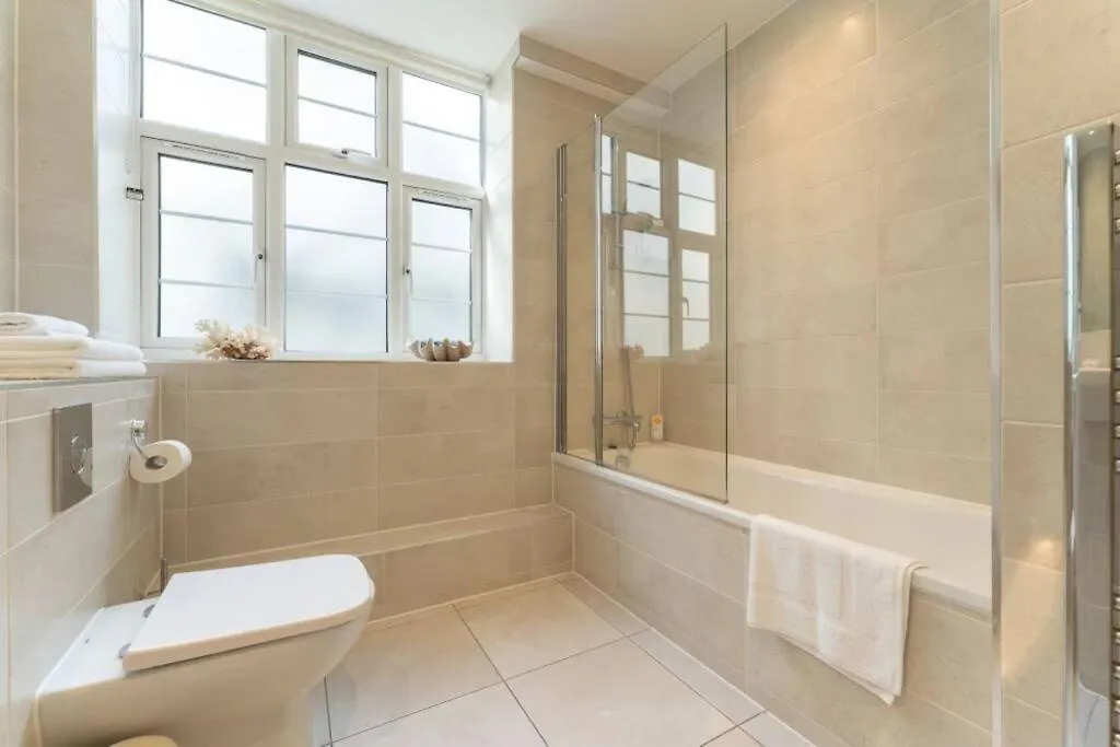 Spacious Apartment In The Heart Of Brighton